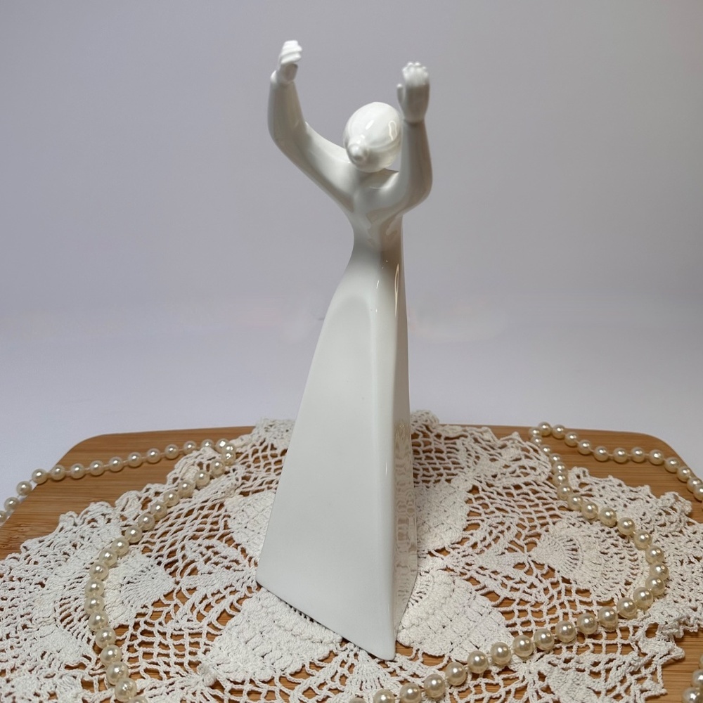 Royal Doulton Images âAwakeningâ Porcelain Figurine | Arms Raised - Picture 5 of 6